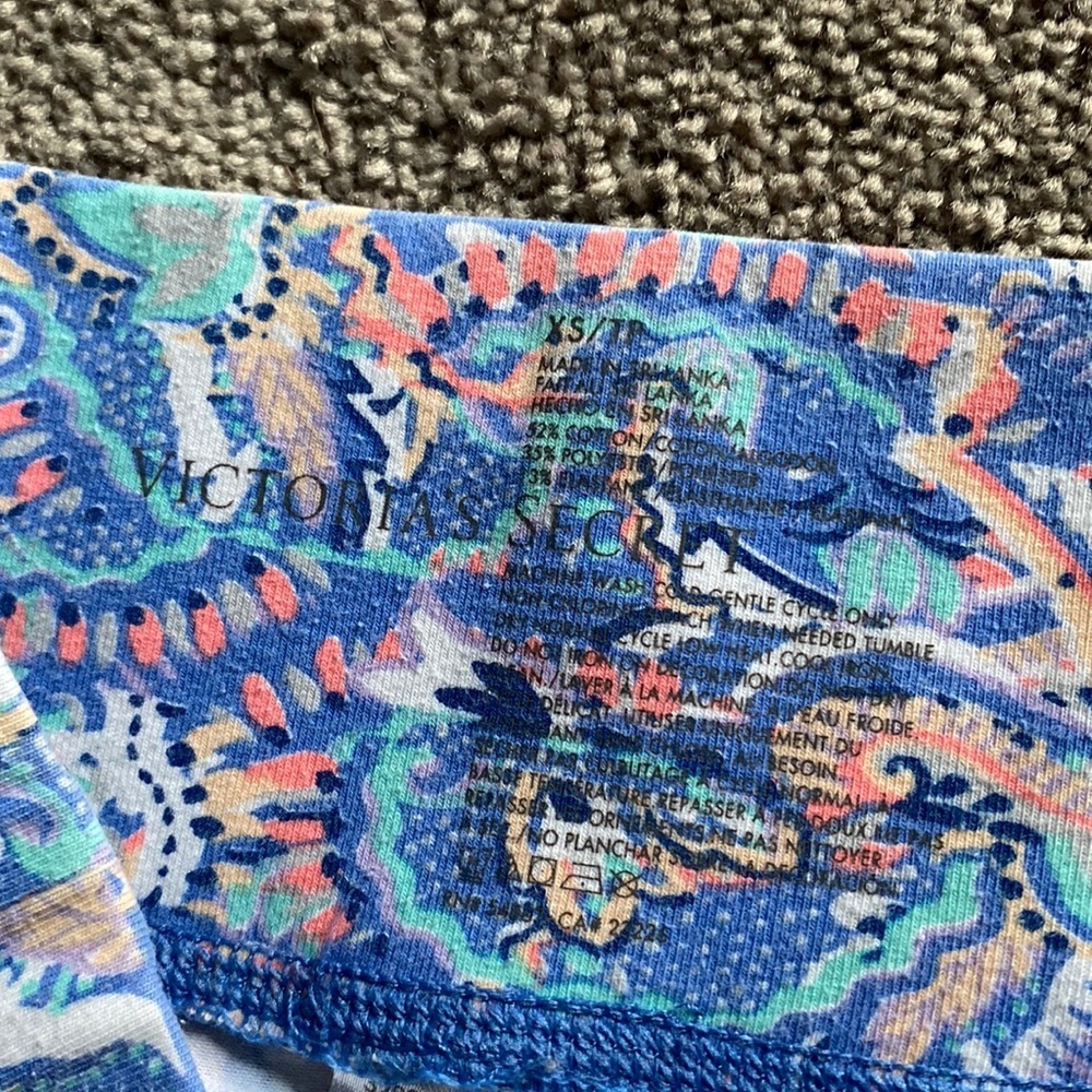 Victoria’s Secret Blue Multicolor Paisley Crop Leggings Activewear SIZE XS - Picture 3 of 4